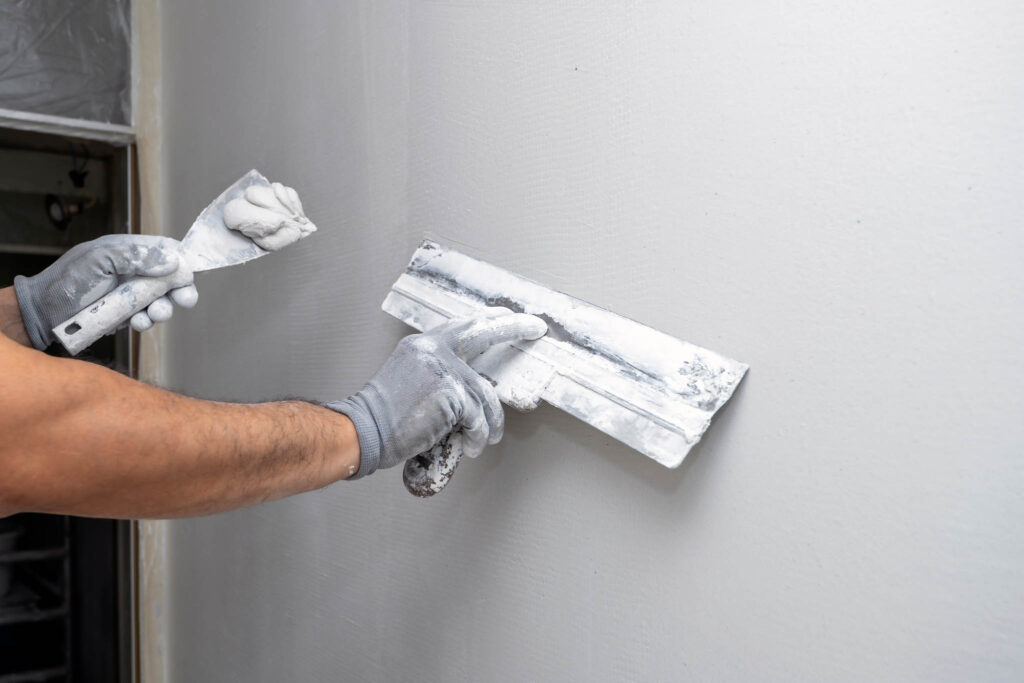 Plasterer,Applies,Plaster,On,The,Wall,During,Repair,And,Restoration